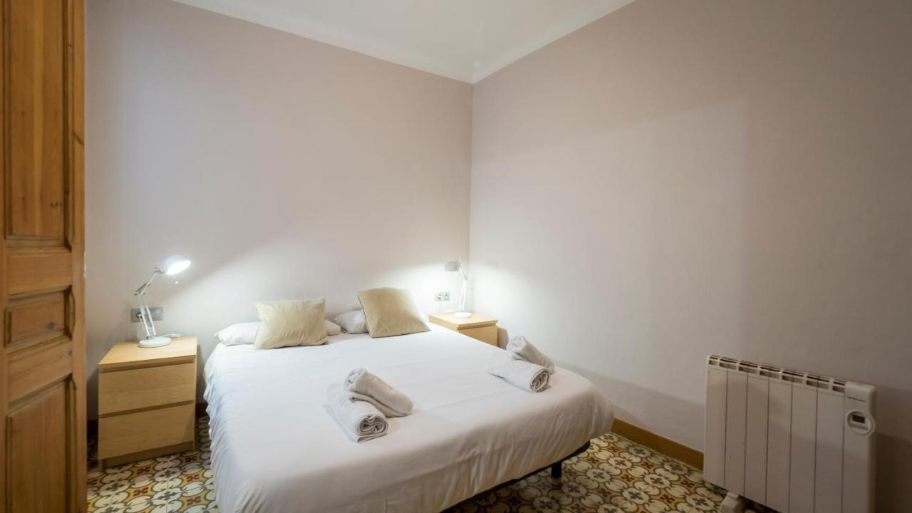 Acogedor Apartamento De 2 Dormitorios บาร์เซโลนา ภายนอก รูปภาพ