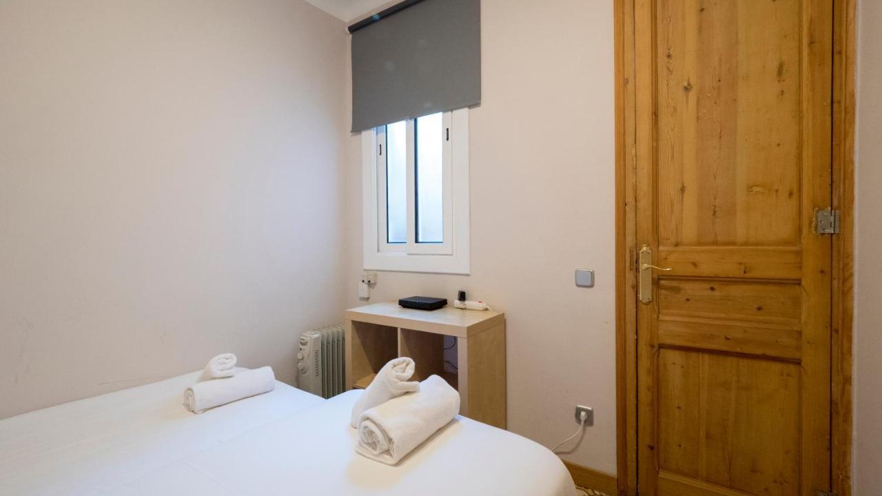 Acogedor Apartamento De 2 Dormitorios บาร์เซโลนา ภายนอก รูปภาพ